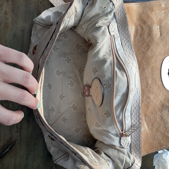 Cream Crocodile Mulberry top handle bag - Picture 4 of 11